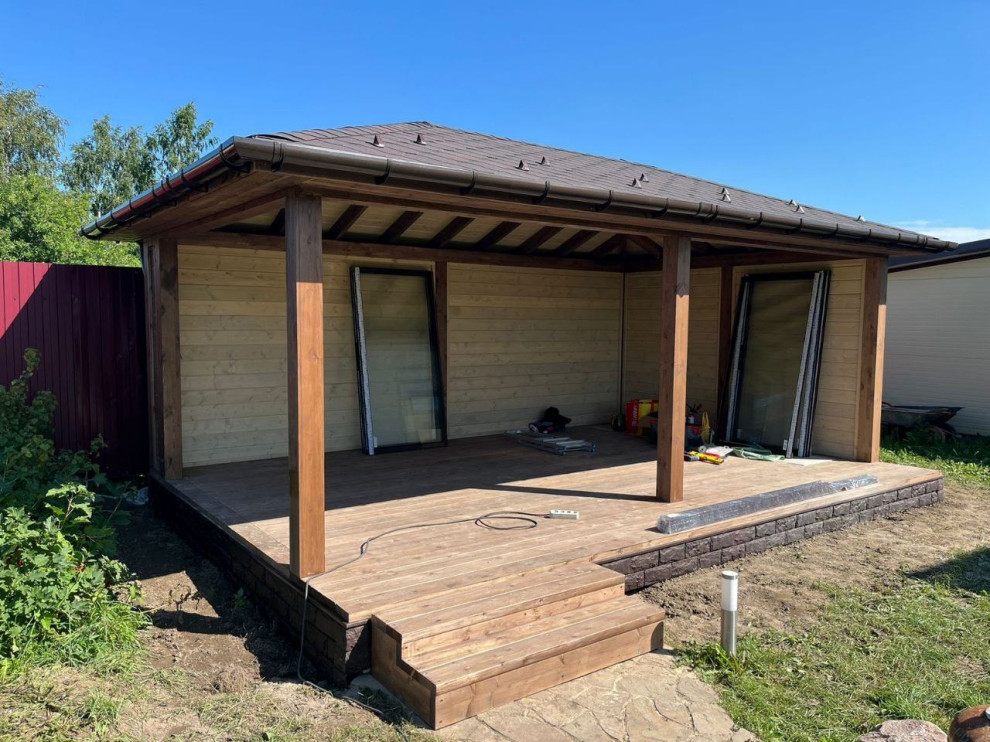 Остекленная беседка с модульным барбекю комплексом