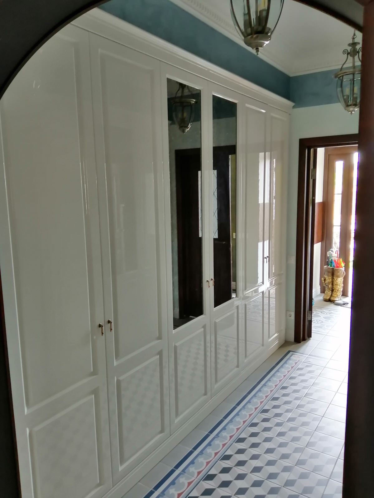 Обложка проекта: Мебель и аксессуары для прихожей.