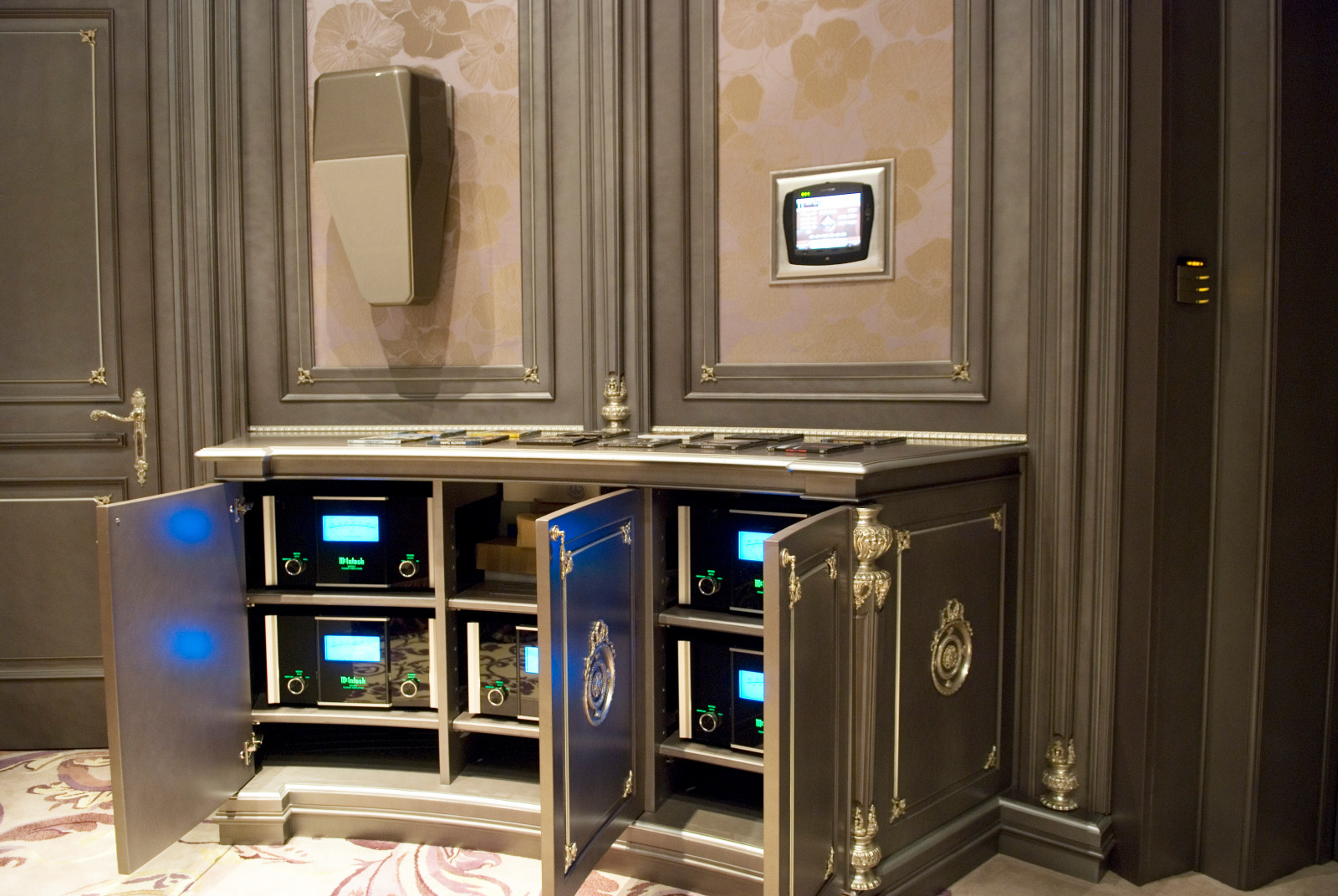 Кинотеатр в частном доме