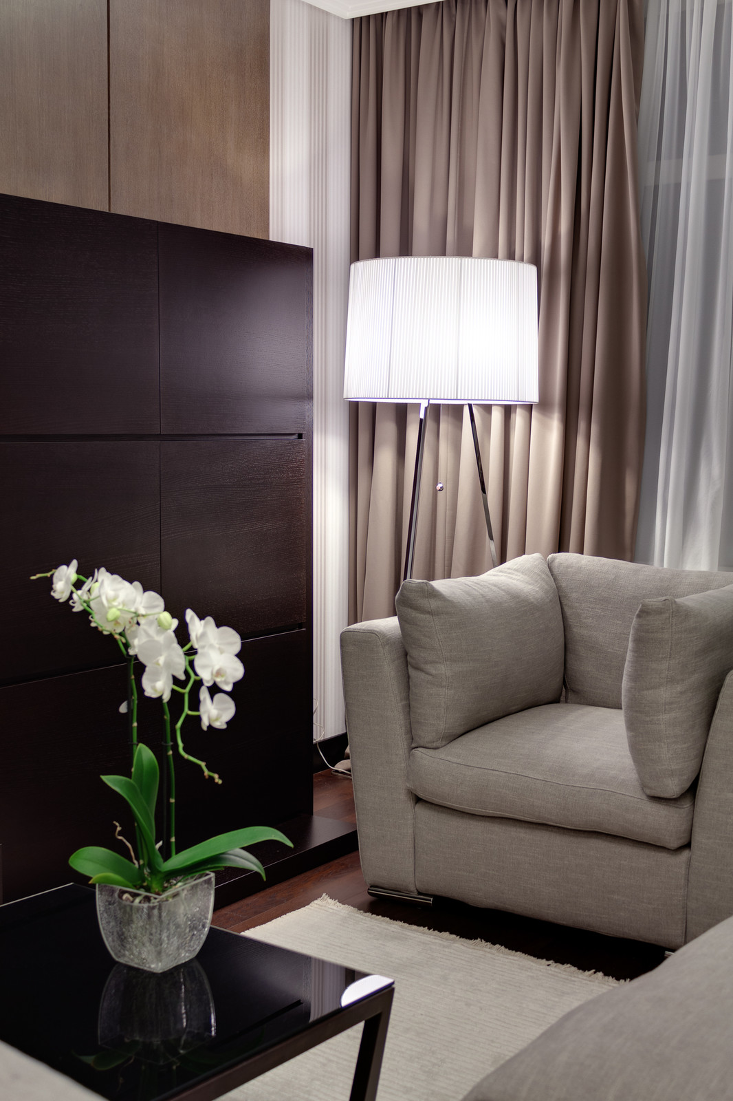 Грация серого