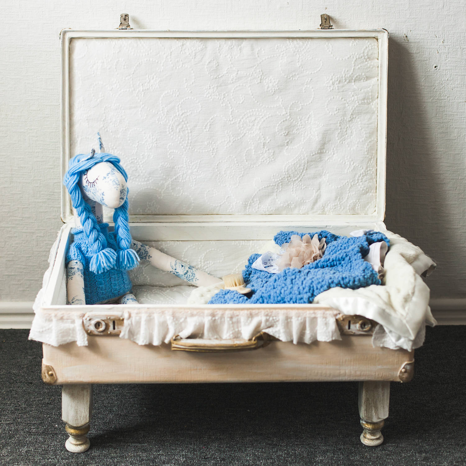 DIY: Ящик для хранения детских игрушек из чемодана