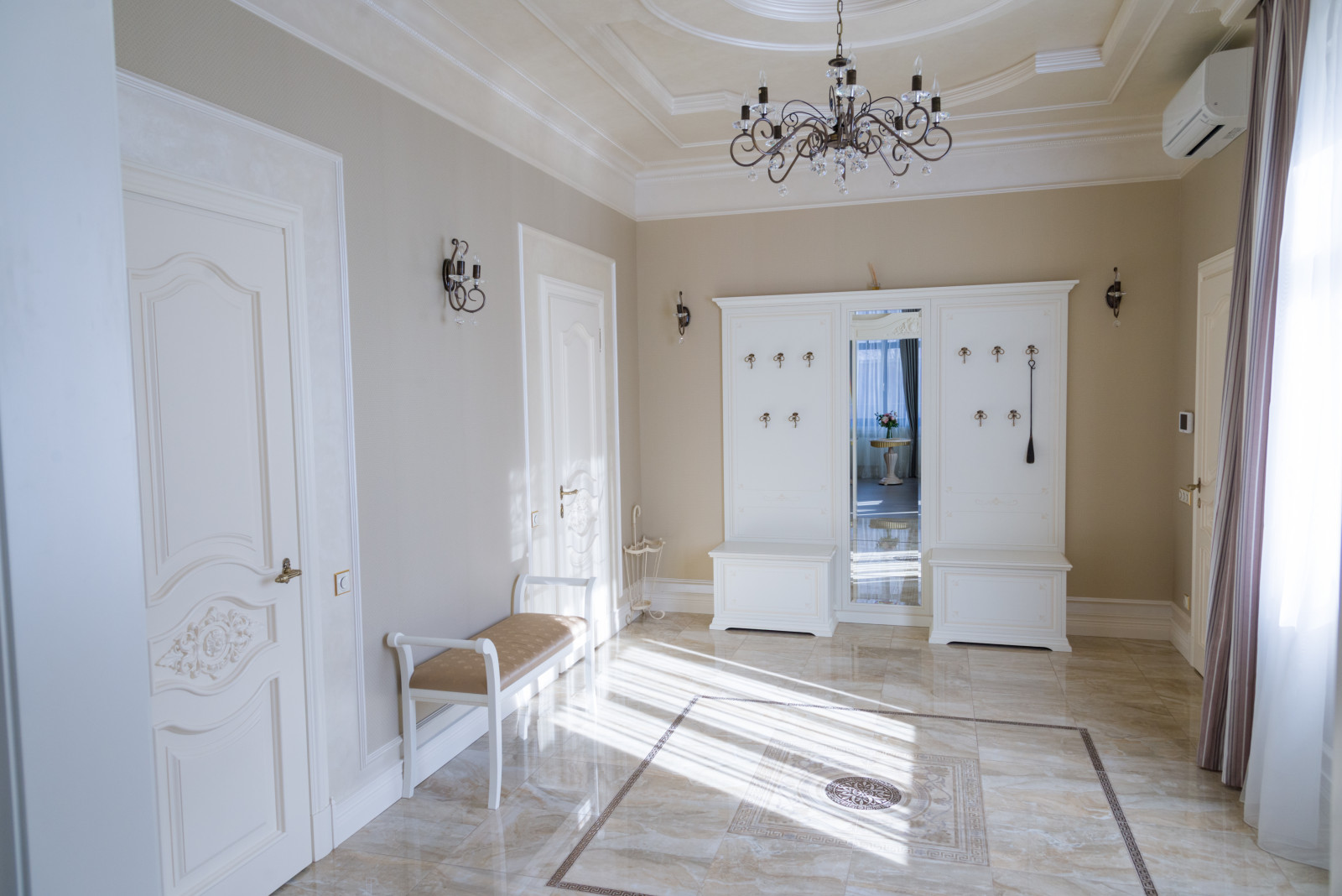 Интерьер дома в классическом стиле (500 кв м)