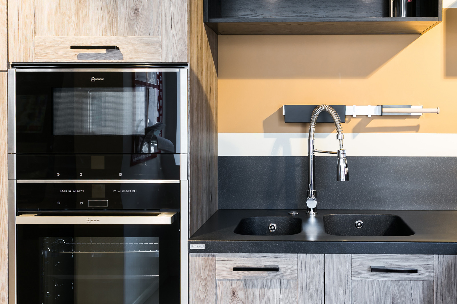 Кухня в контрастных тонах