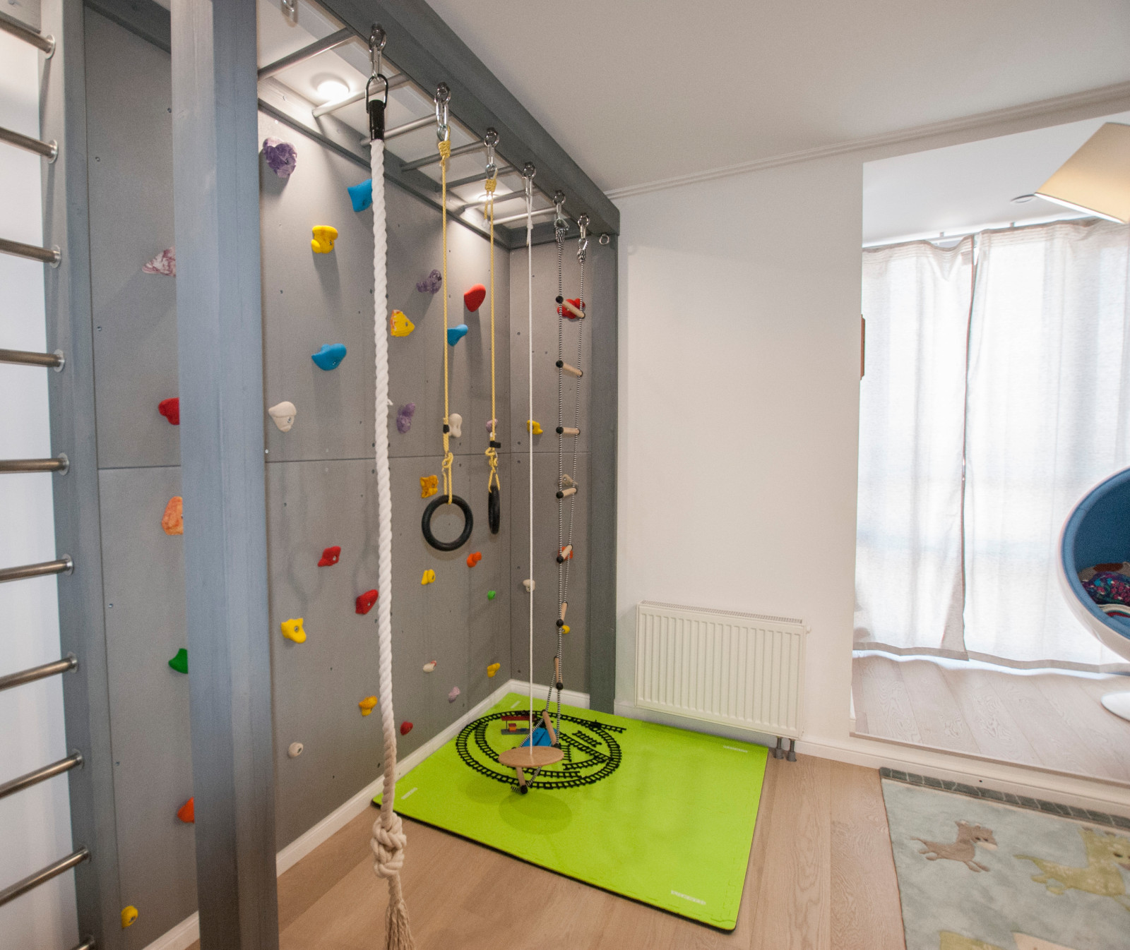 Modern and lignt 140 sq. m. appartment in Saint-Petersburg