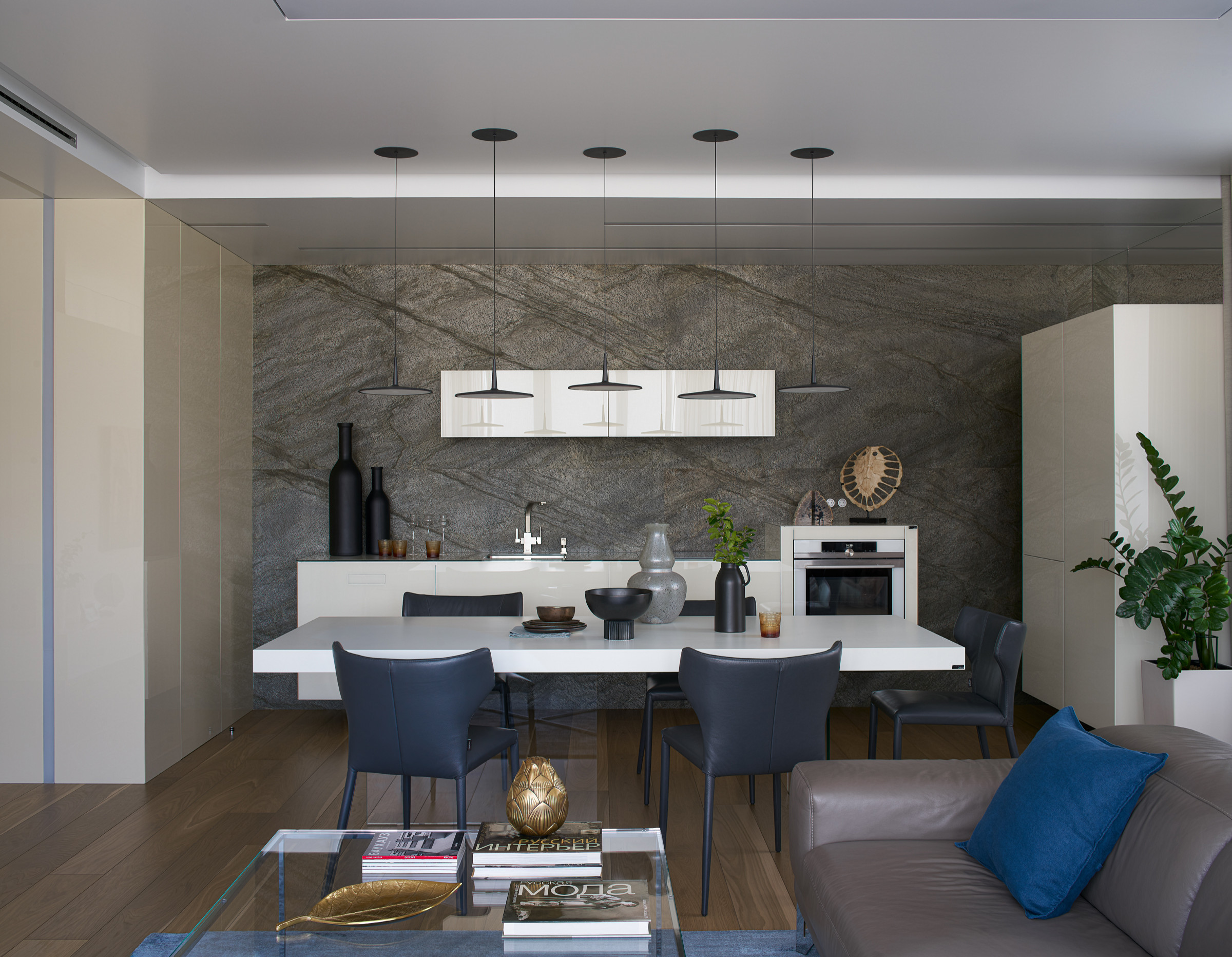 Houzz тур: Квартира в Екатеринбурге с «парящей» мебелью