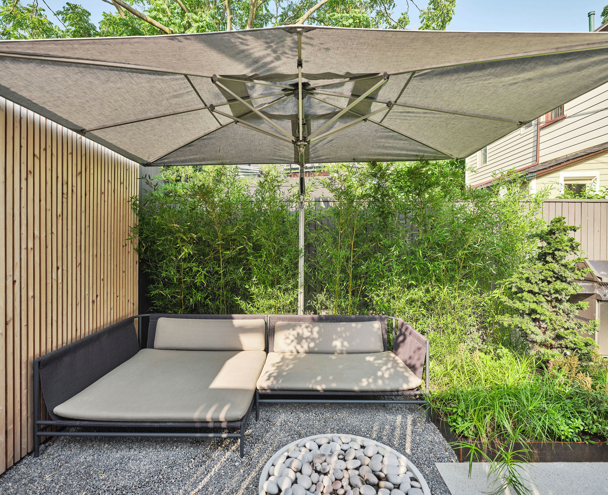 Сад недели: Крошечный дворик в центре Торонто