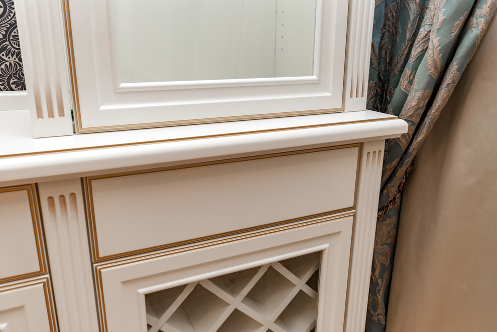 Комод в столовой