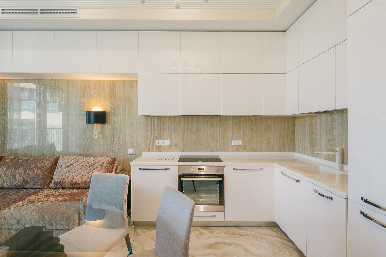 Апартаменты  ЖК "Актёр гэлакси" в современном морском стиле