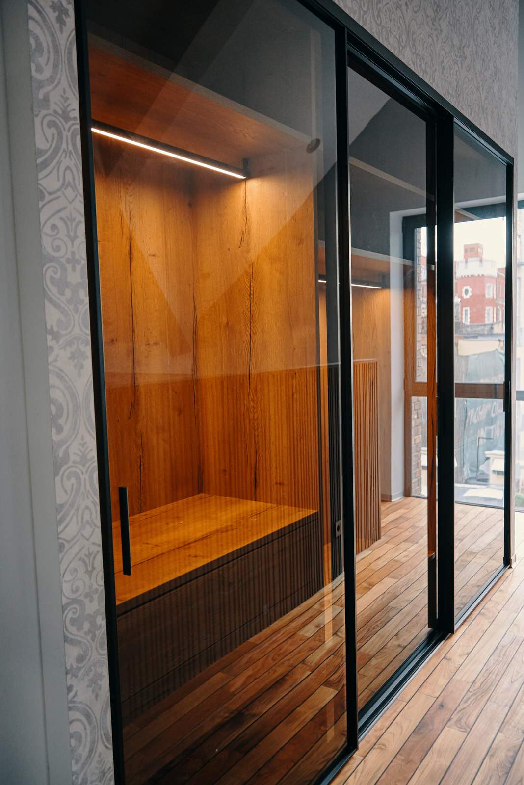 Раздвижные двери raumplus в темном профиле