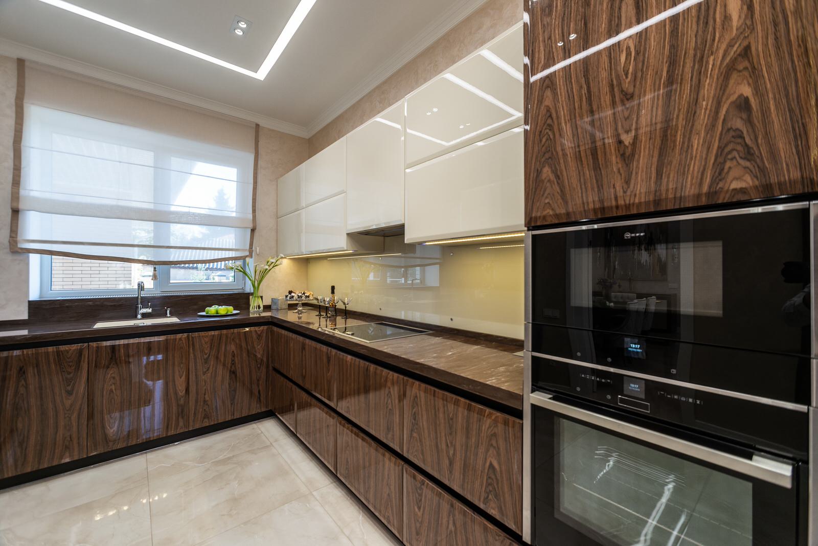 Дом с бассейном