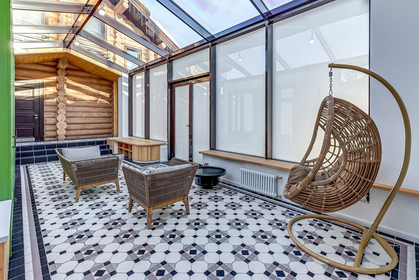 Строительство загородного дома с зимним садом с электрохромными стеклами перемен