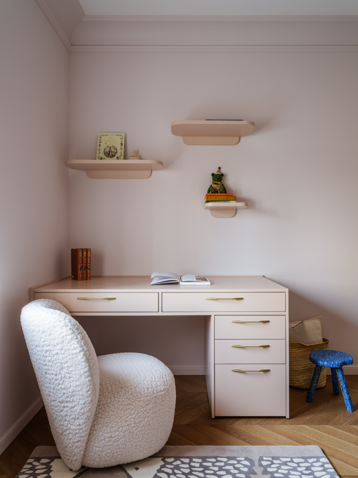 Французское настроение и мотивы шинуазри: семейная квартира