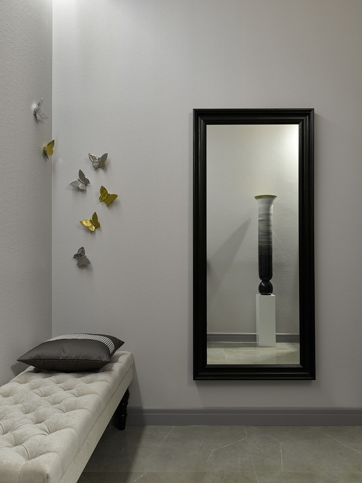 Черно-белая квартира с цветочной спальней