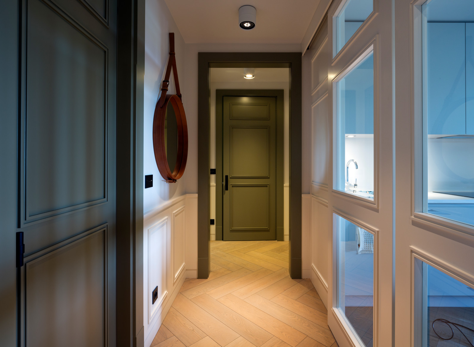 Межкомнатные двери и перегородки. Стеновые панели.