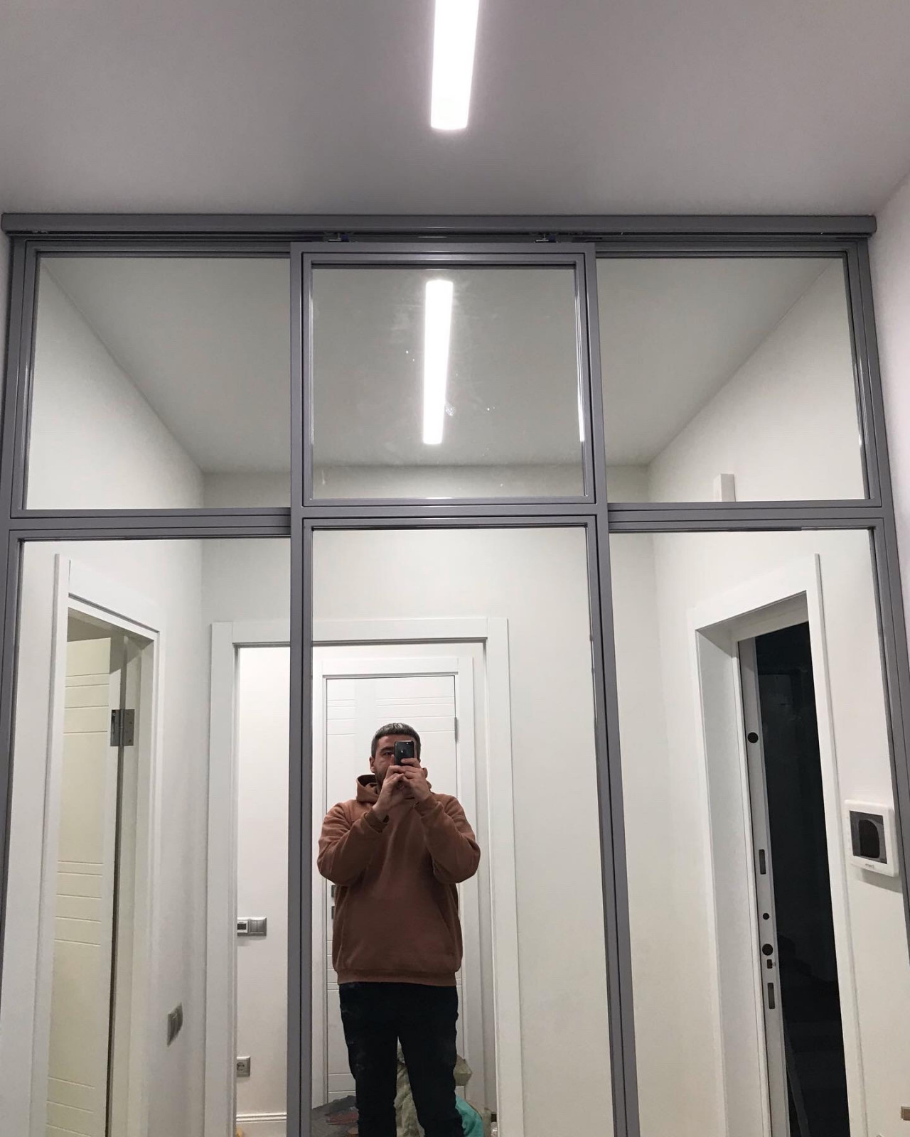 Обложка проекта: Зеркальная гардеробная