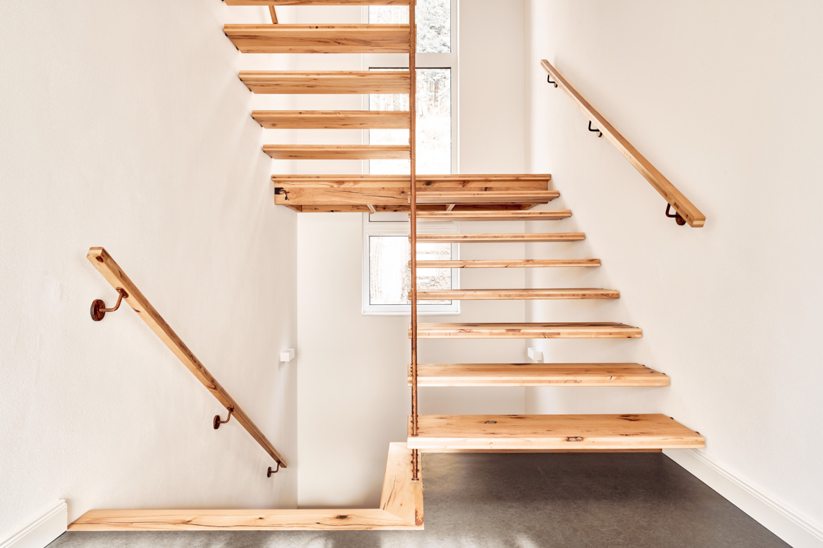 Консольная лестница из бука