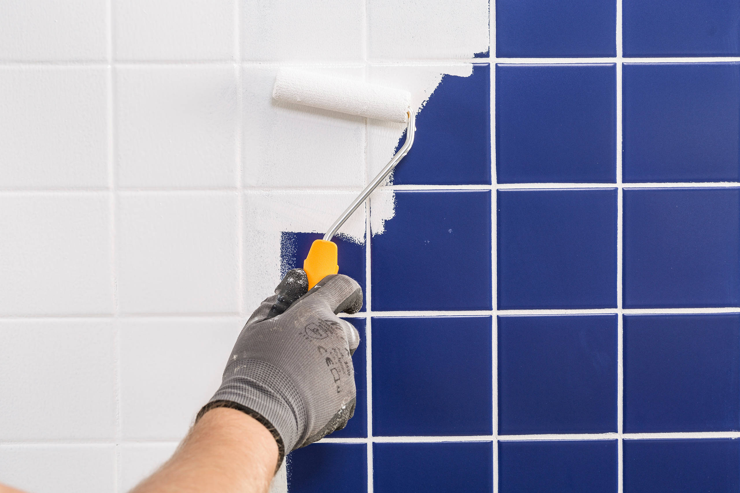 Вопрос: Как обновить фартук, не сбивая плитку