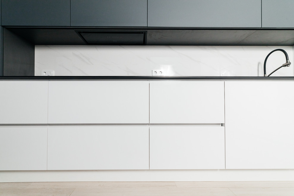 Угловая кухня с фасадами Fenix