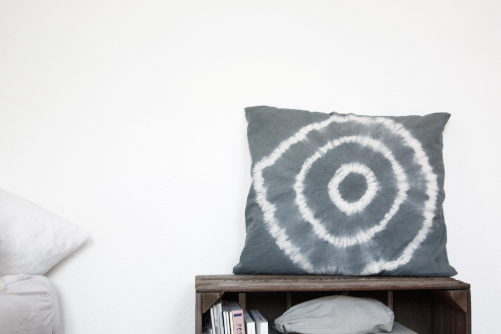 DIY: Подушки диванные в технике батик