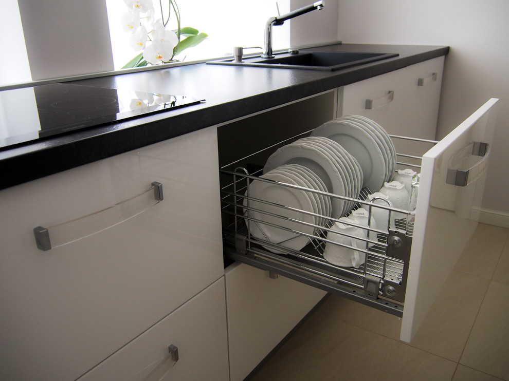 Кухня в светлых тонах