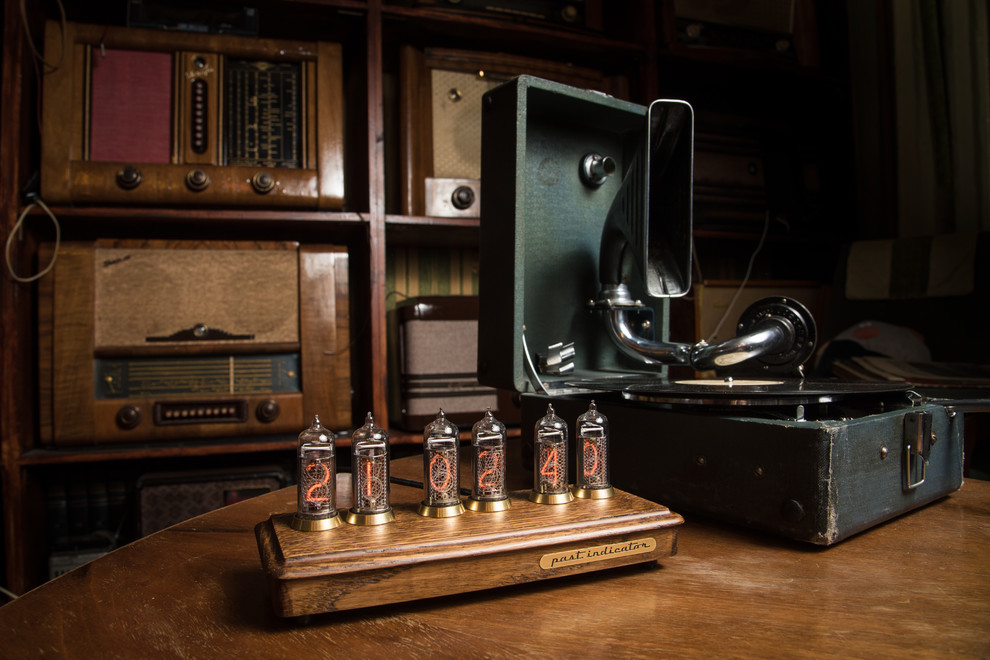 Ламповые часы Восток-2 дуб