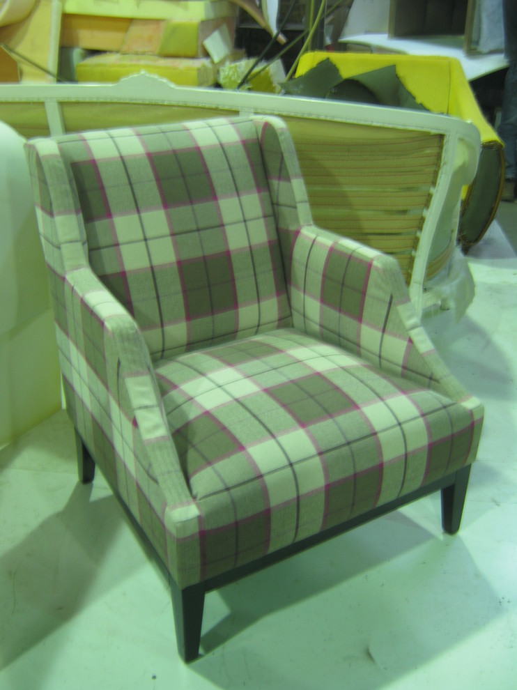 Обложка проекта: Переобивка кресла "шотландткой"