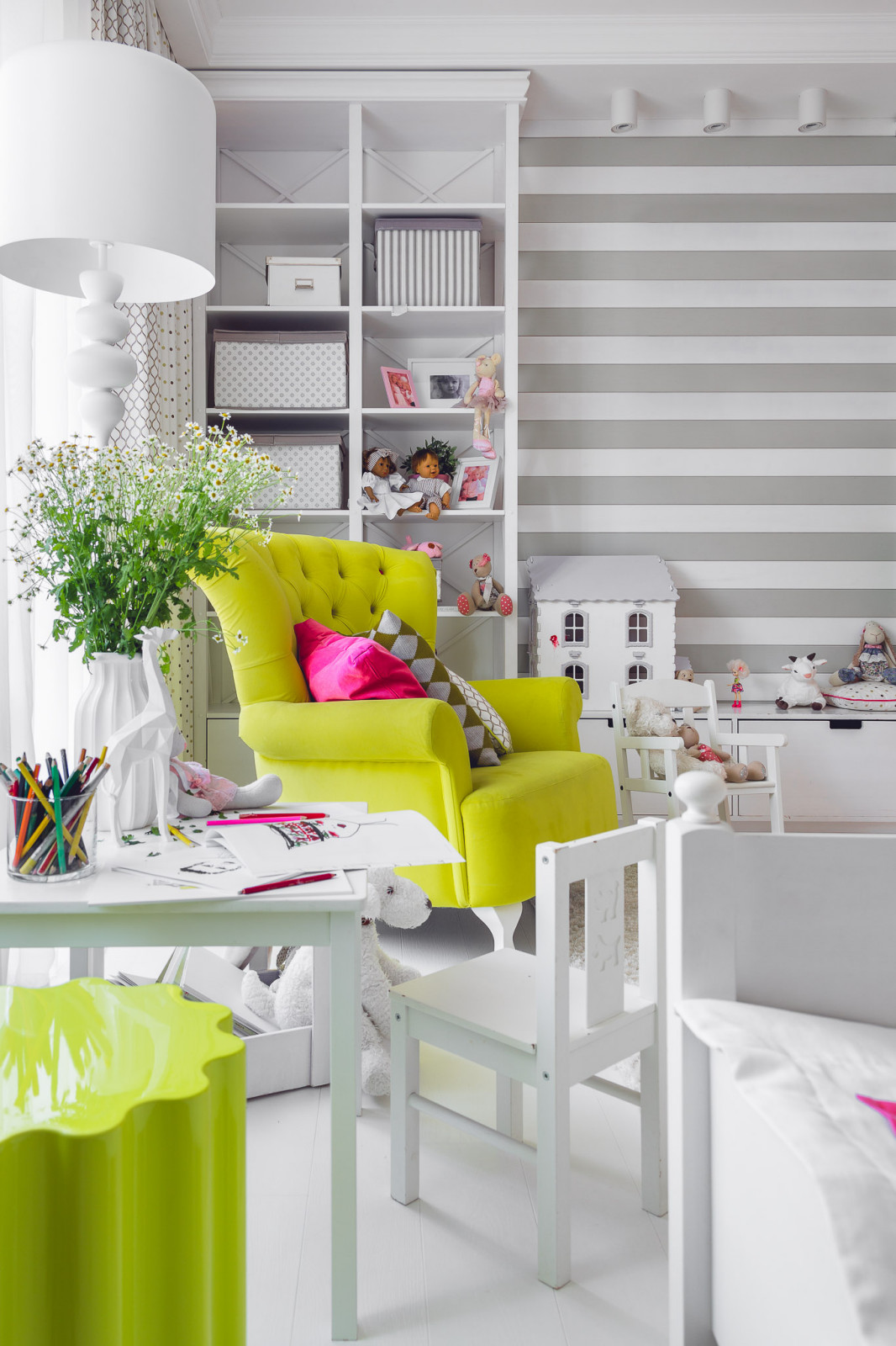 LET'S DRINK CHAMPAGNE AND DANCE ON THE TABLE