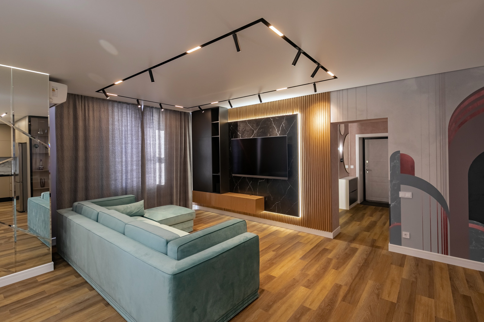 Яркий интерьер таунхауса