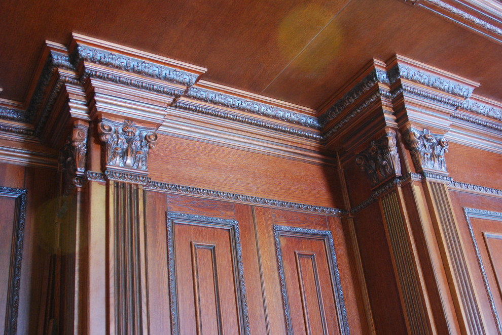 Кабинет, полностью одетый в дерево