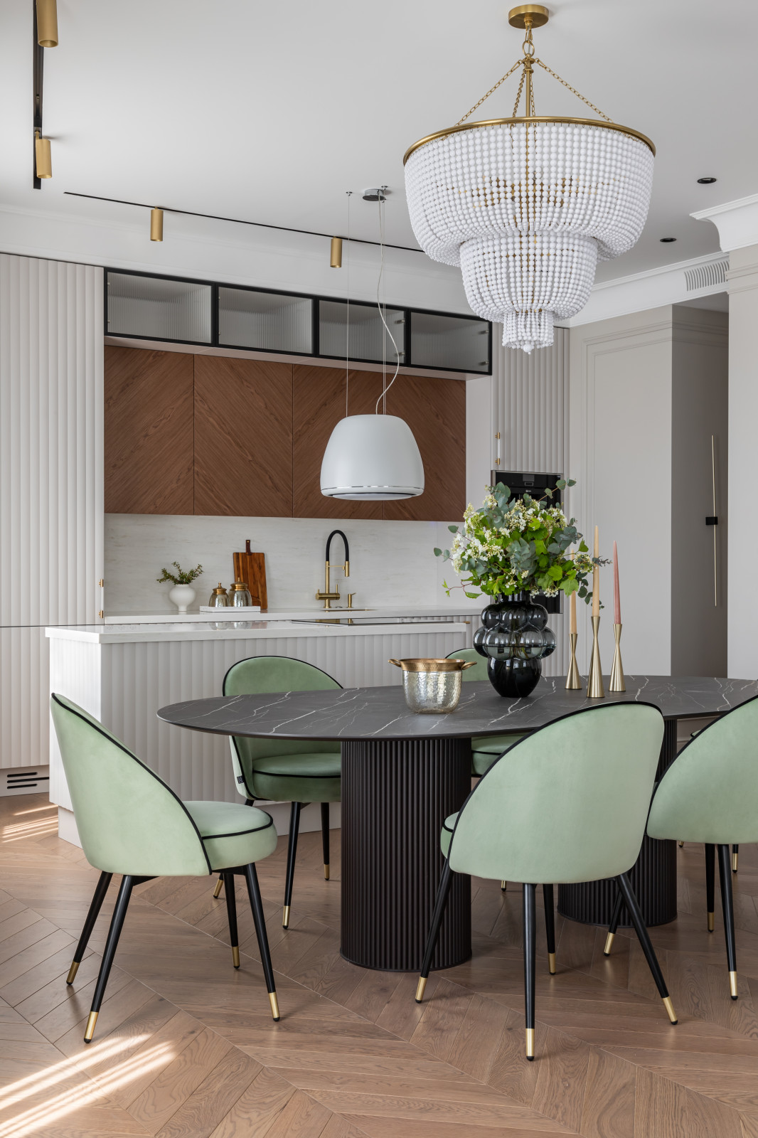 Просторная квартира в светлых оттенках