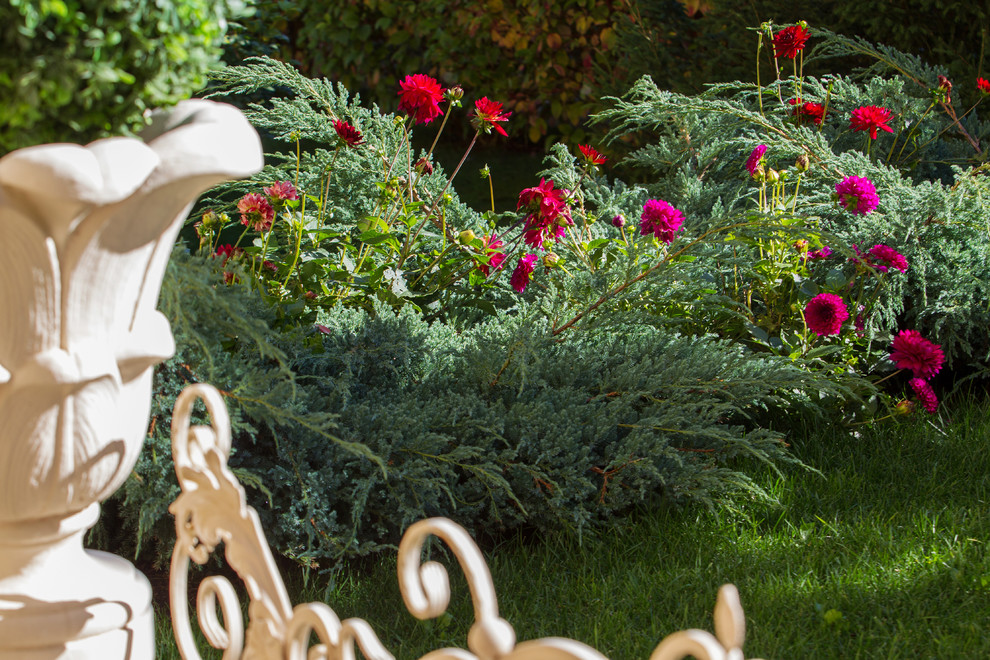 Сад на Пятницком шоссе.  Дизайнер Лариса Юрова