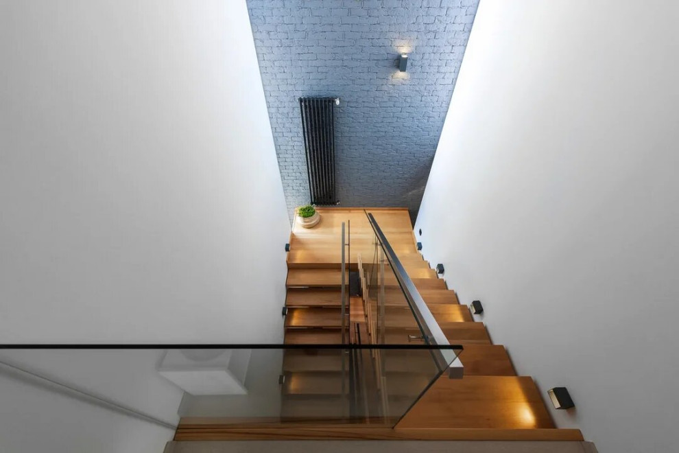 Лестница в доме. Эко-минимализм