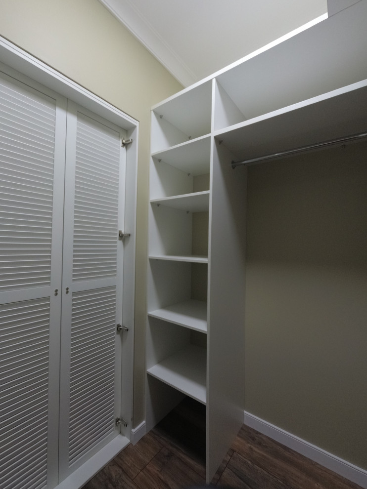 Двери-жалюзи в гардеробной