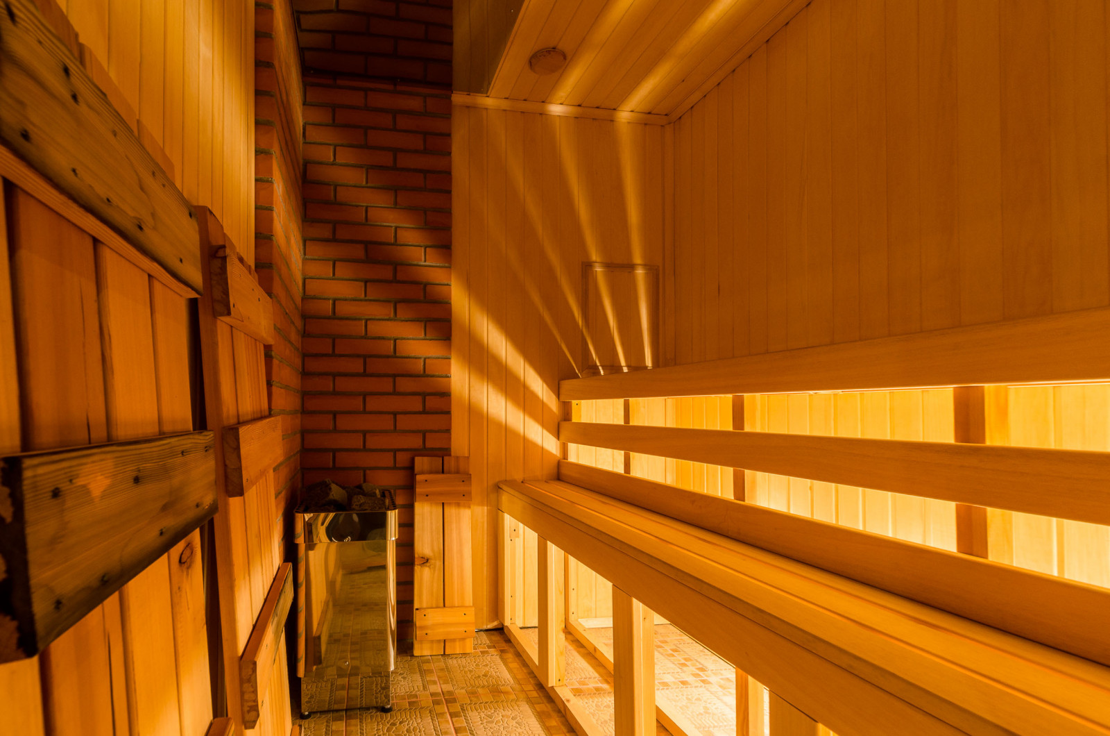 ОЧЕНЬ БОЛЬШОЙ- ШИКАРНЫЙ КОТТЕДЖ! В живописном месте, на берегу реки!