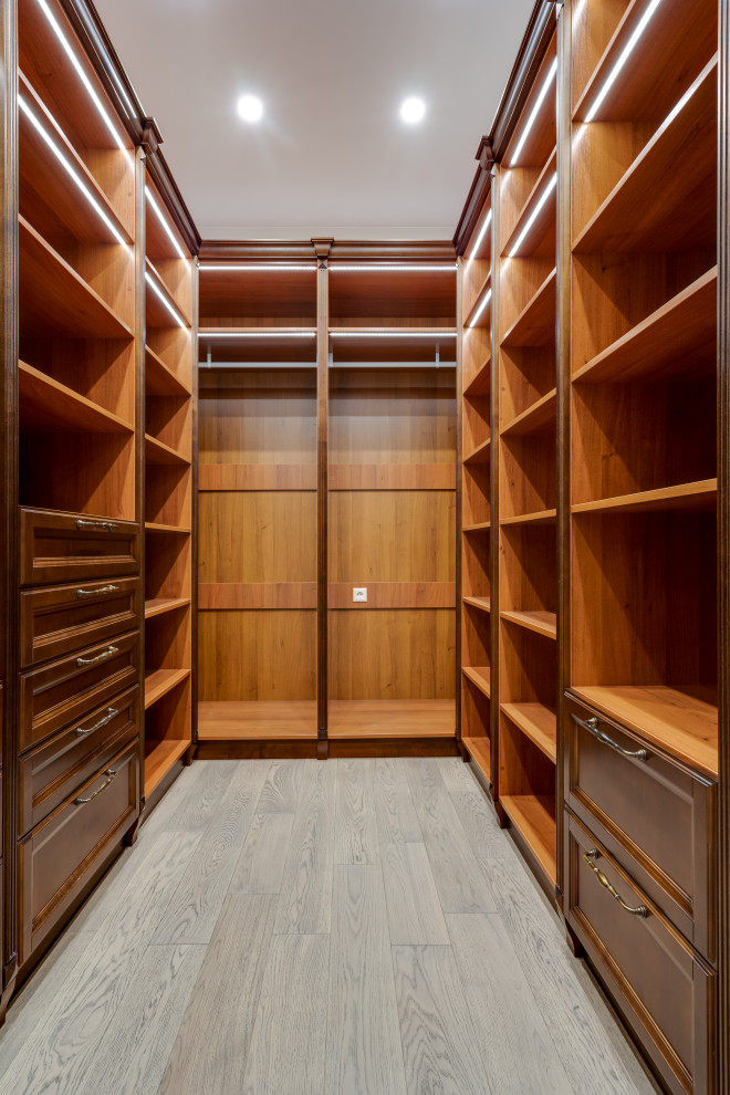 Дом в КП Ильичевка. Гардеробная.