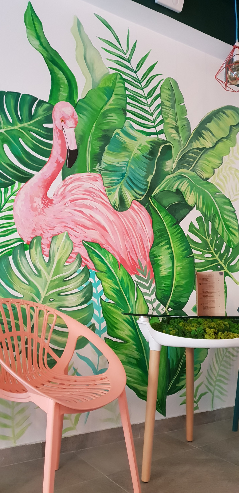 Роспись в кафе здорового питания Фламинго