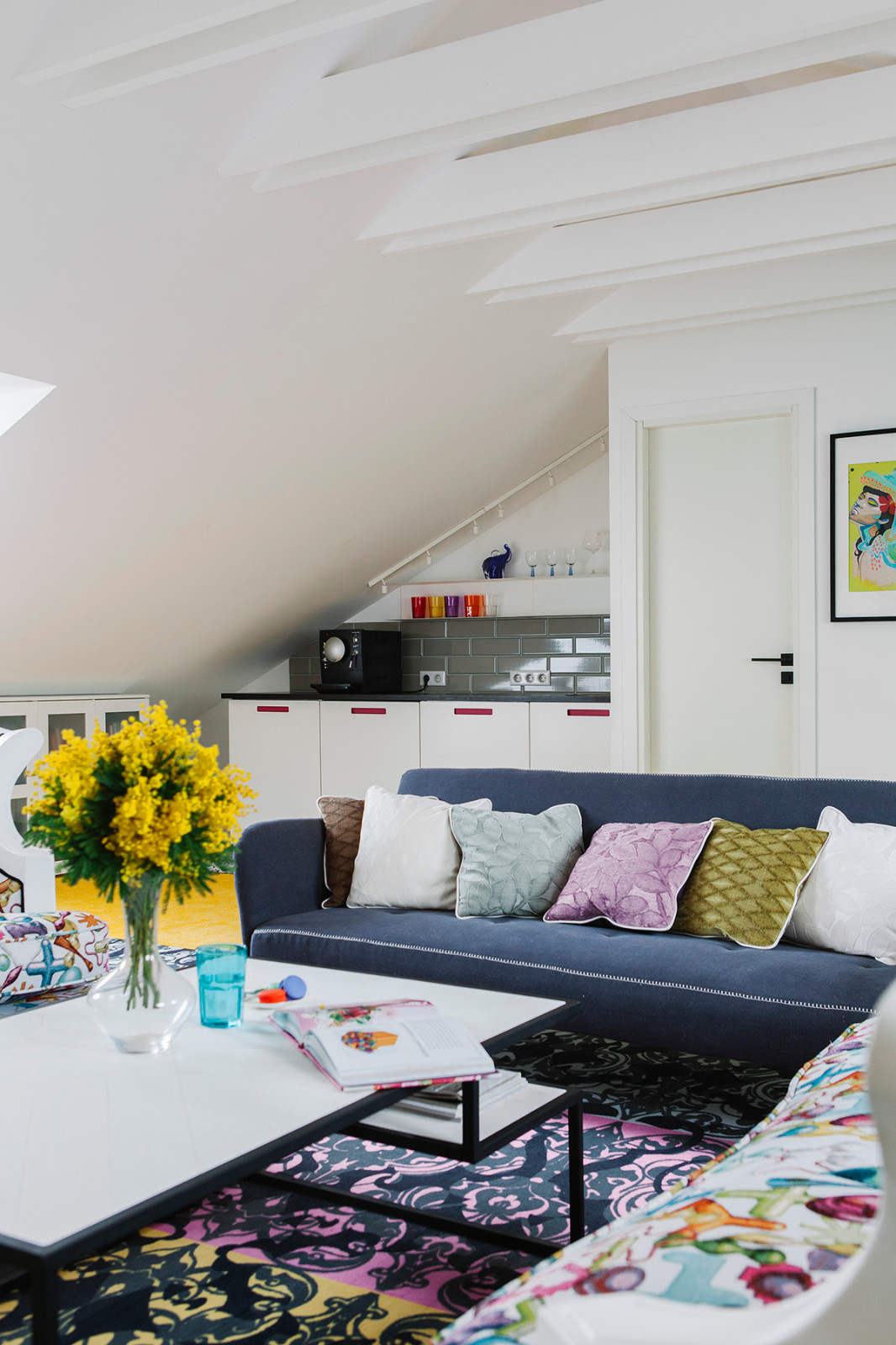 Обложка проекта: Яркий современный дизайн трехэтажного таунхауса площадью 230 кв.м в КП Бристоль