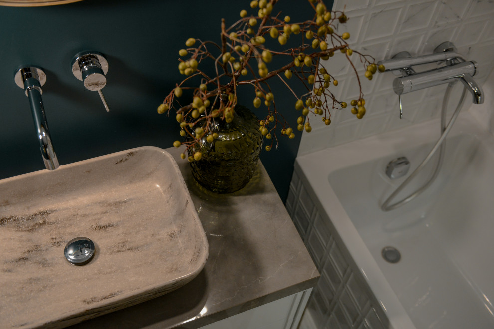 санузел с золотыми птицами