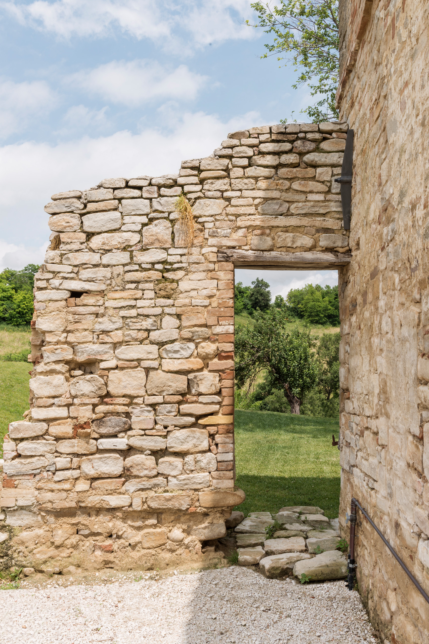 Houzz Италия: Как переделать старый деревенский дом в современную виллу