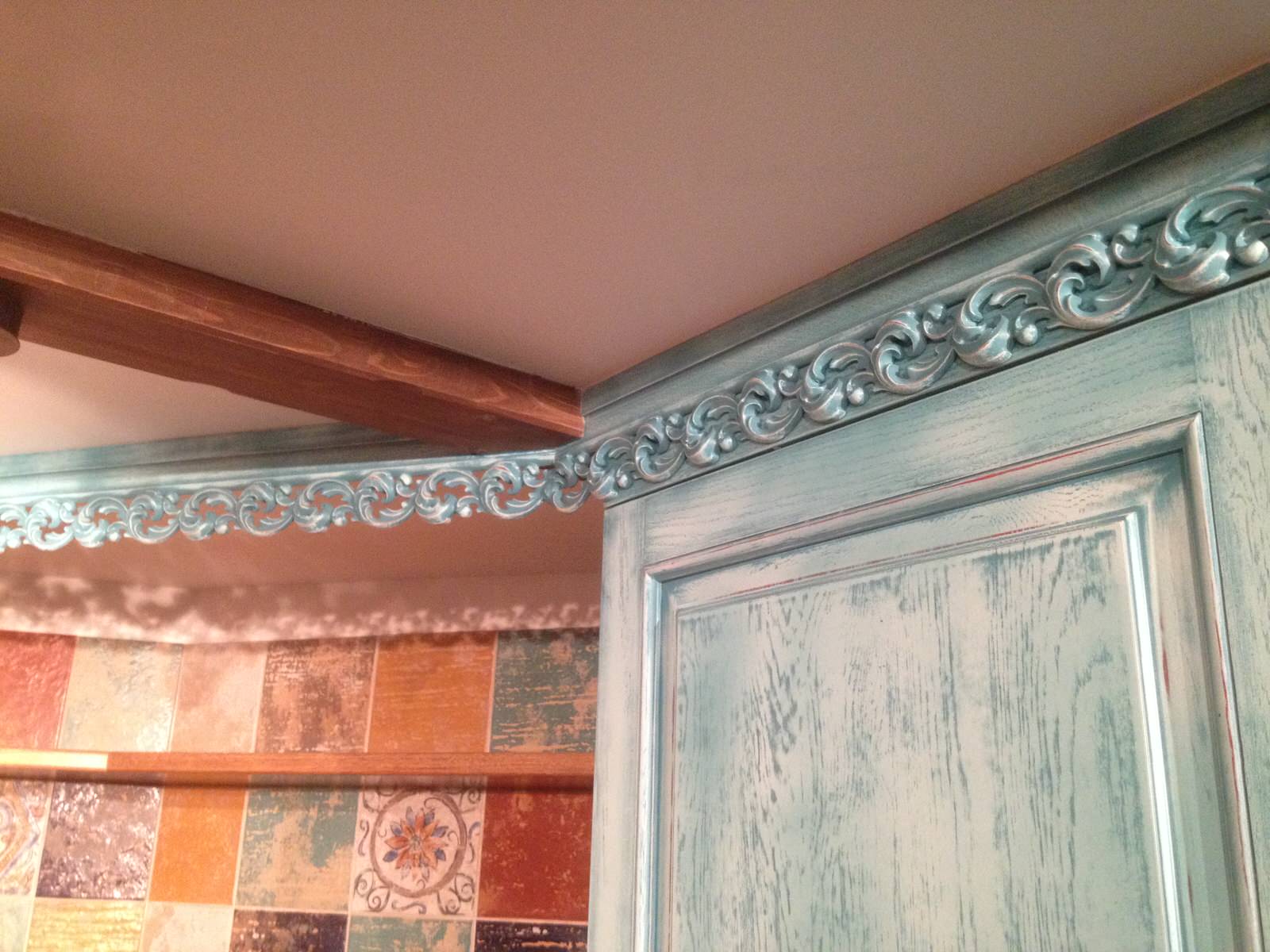 Примеры исполнения кухонь из массива