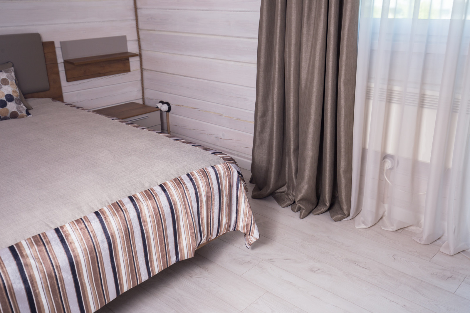 Деревянный дом: особенности текстильного оформления