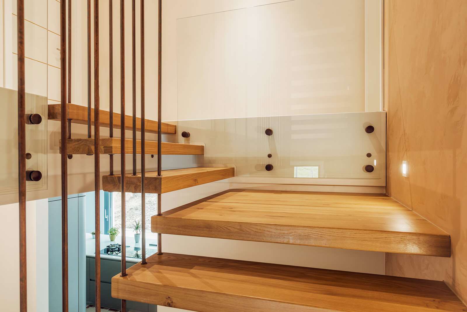 Консольная лестница с элементами ржавчины