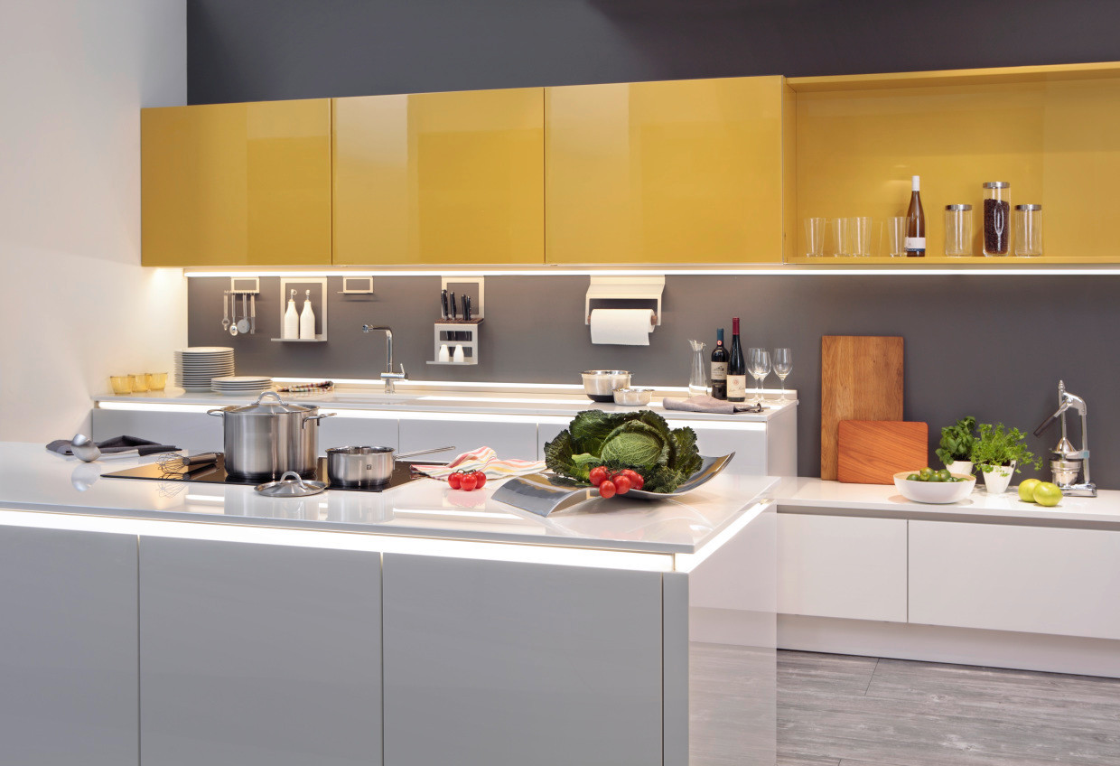 Подсветка верхнего ряда ручек-профилей