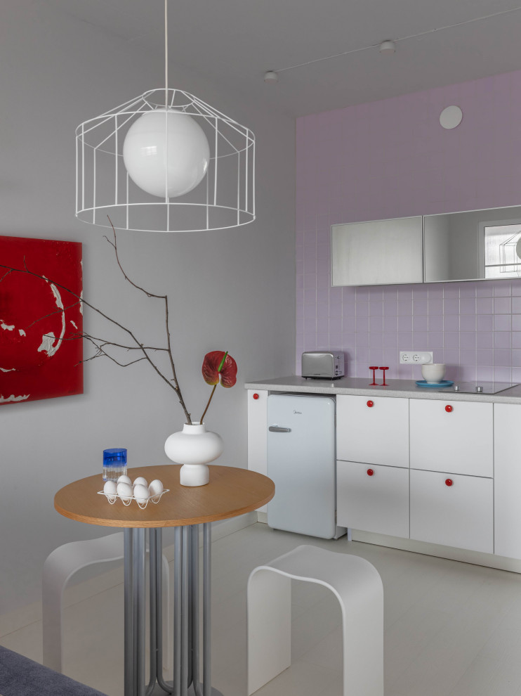 Кухня-гостиная. Вид на кухонный гарнитур.