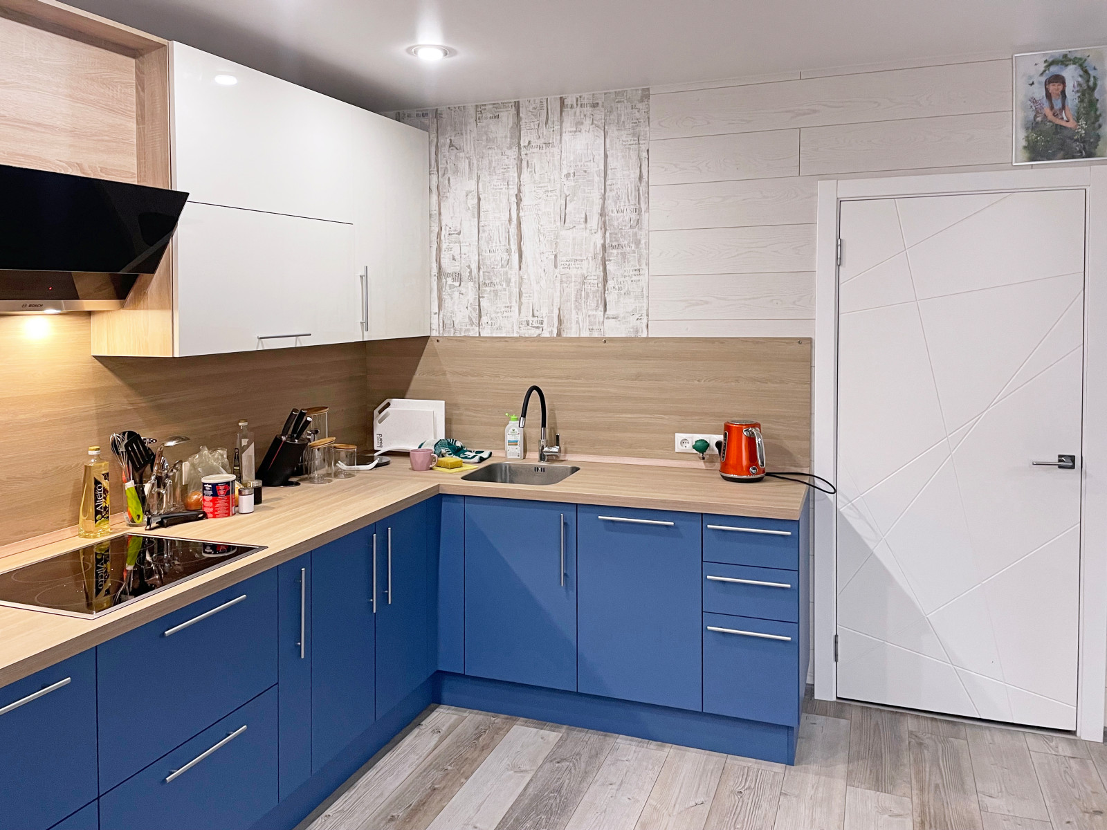Кухня с синими фасадами