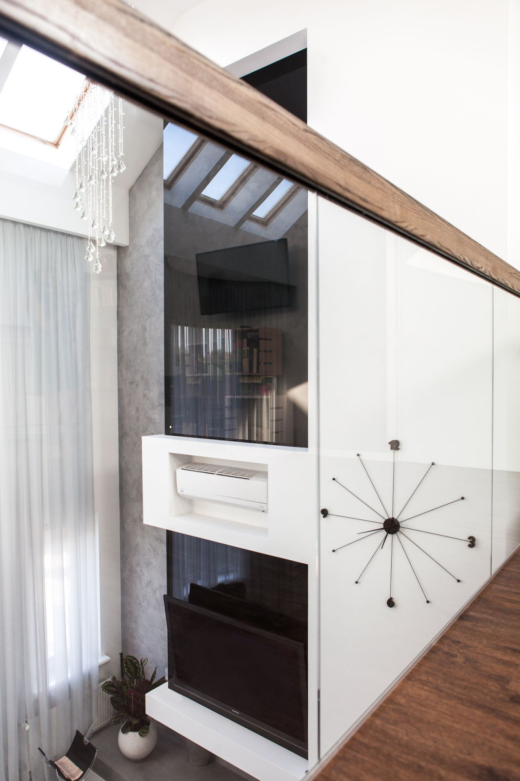 Акцент на белом