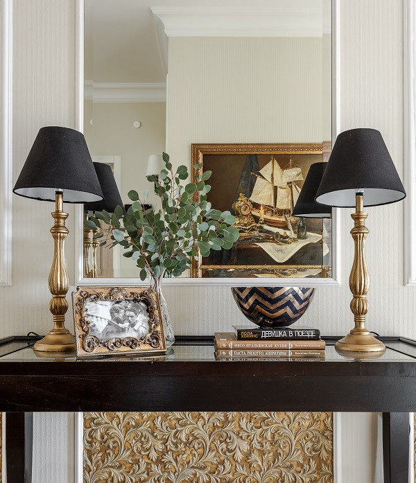 Картины в прихожей