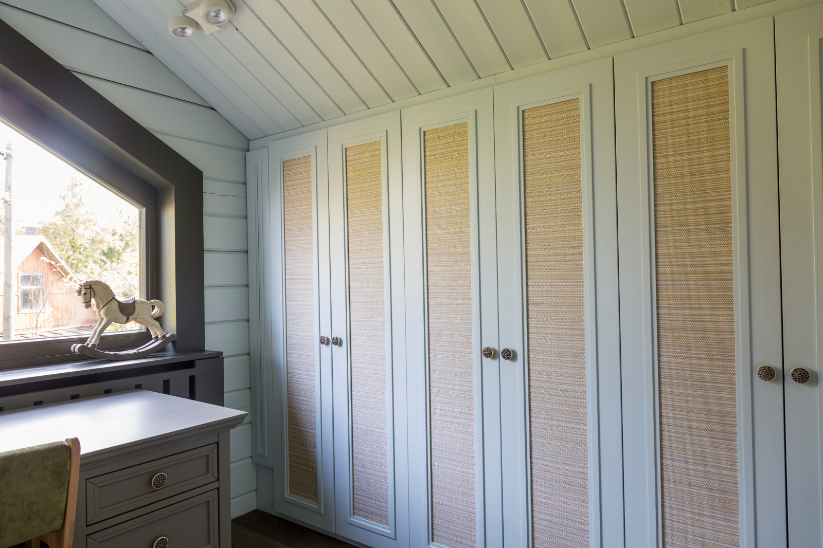 Обложка проекта: Встроенные шкафы из МДФ