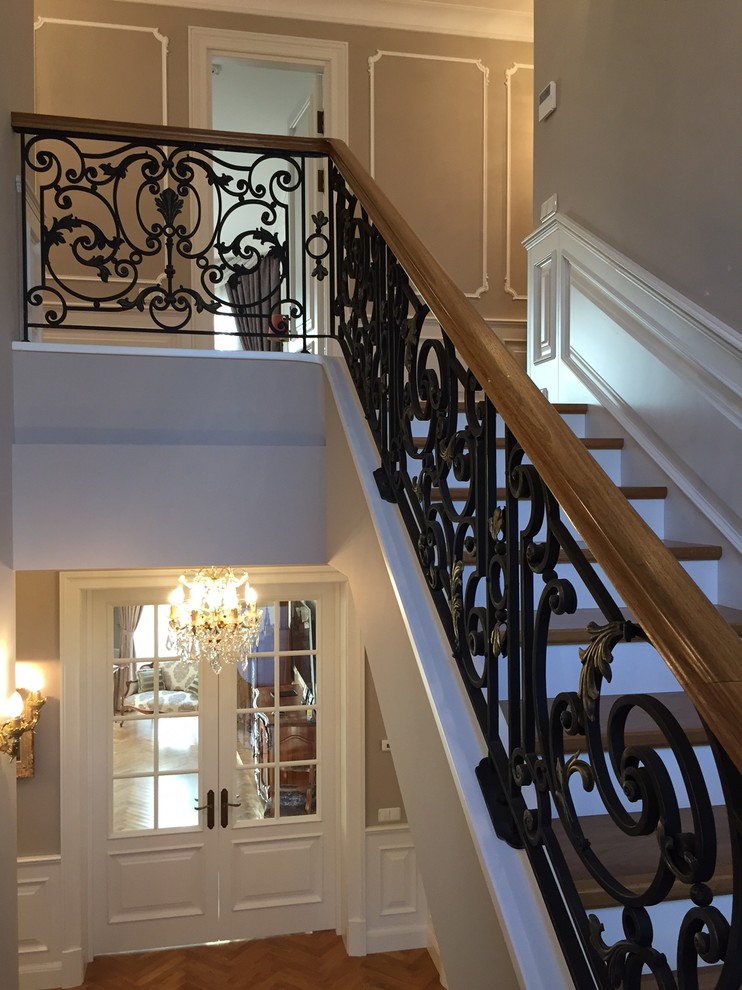 Recreating the Interior of the Chekhov’s Period in a Suburban Residence