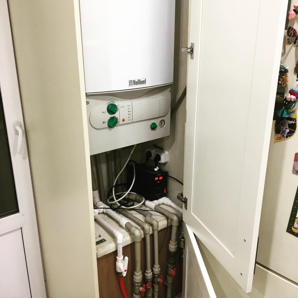 массив ясеня с патиной бронза, каменная столешница